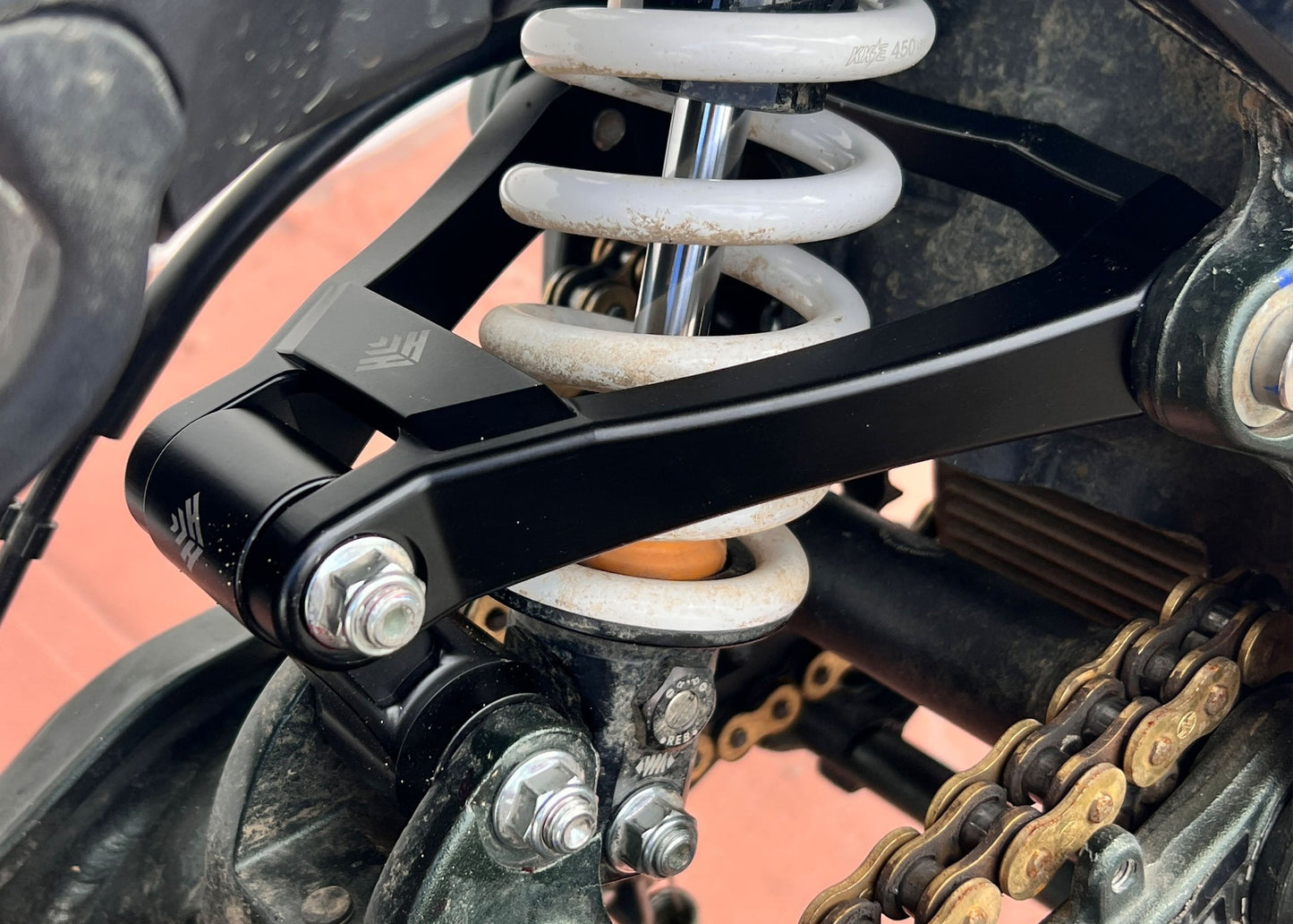 Heavy Hitter Ultra Bee Billet Triangle (Fits All Shocks)